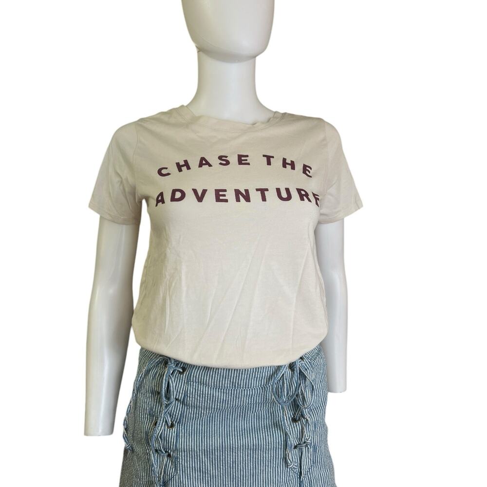 Fitz & Eddi Buckle Chase The Adventure Cream Graphic Tee TShirt Size S